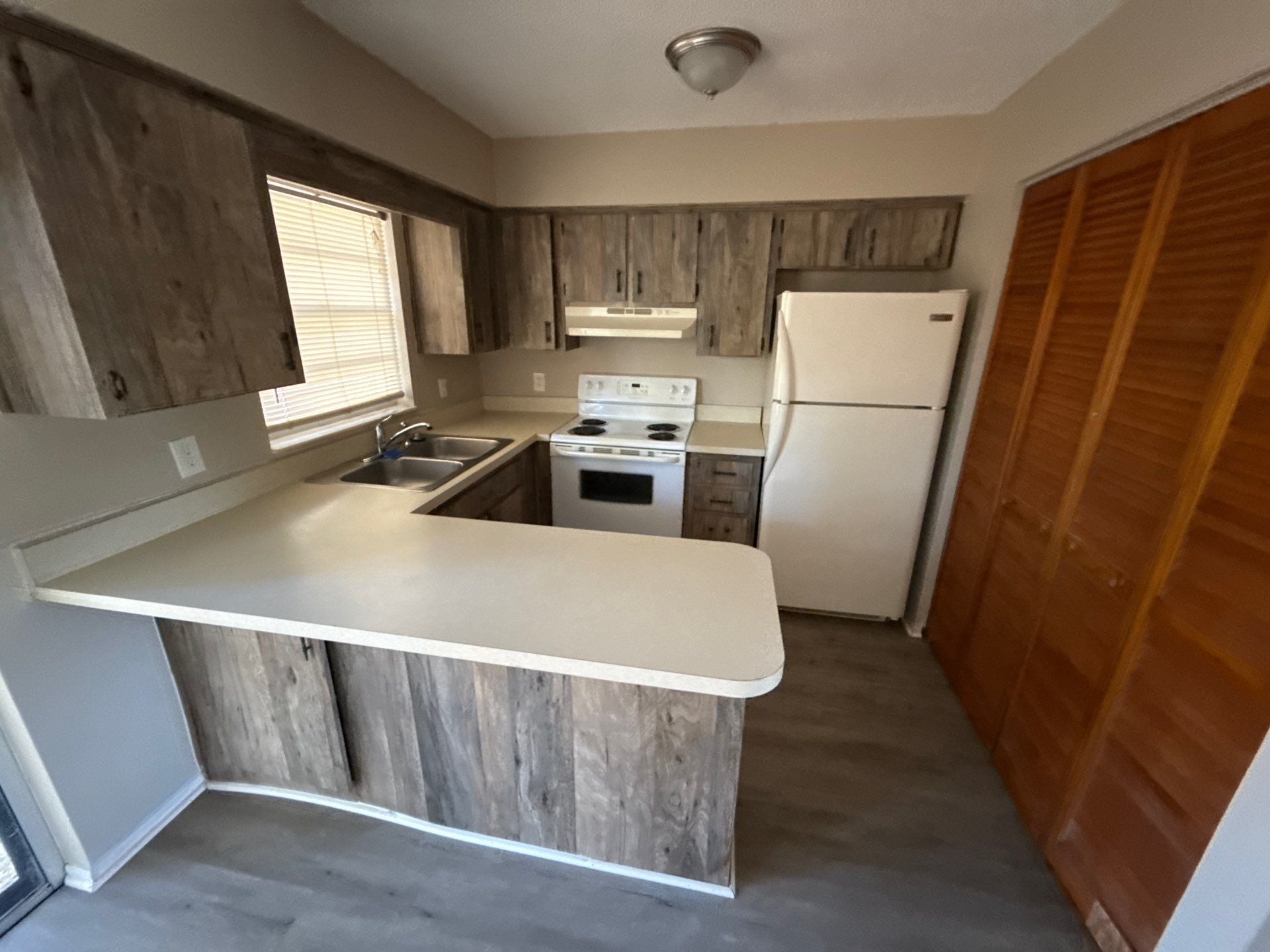 Building Photo - 2374 S Sandburg Pt