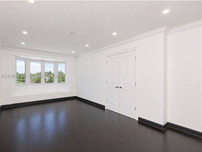 Building Photo - 8041 NE Bayshore Ct