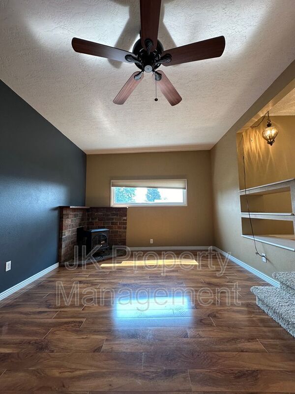 Building Photo - 710 48th St S