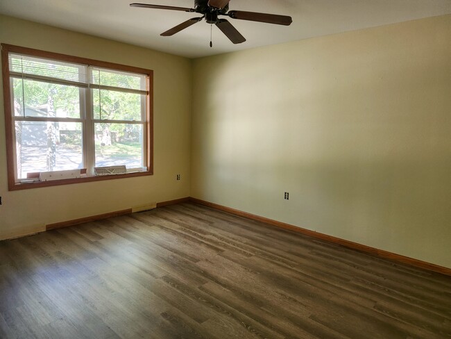 Building Photo - 1323 W Main St