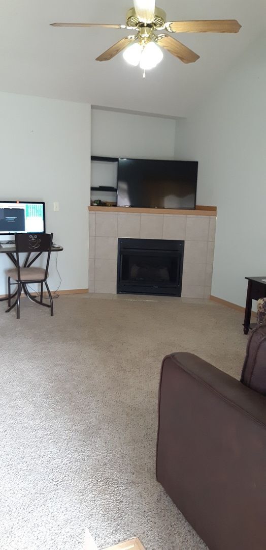 Building Photo - Duplex - 2 bed, 2 bath, 2 car garage in SW Springfield