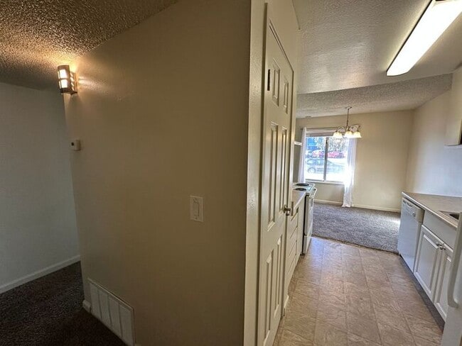 Building Photo - 4600 Neil Rd