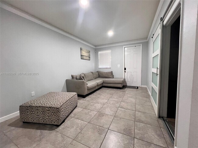 Building Photo - 159 SE 34th Ave