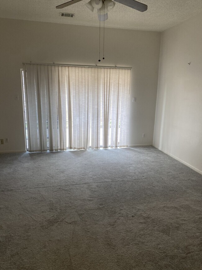 Building Photo - 5 Bendwood Dr