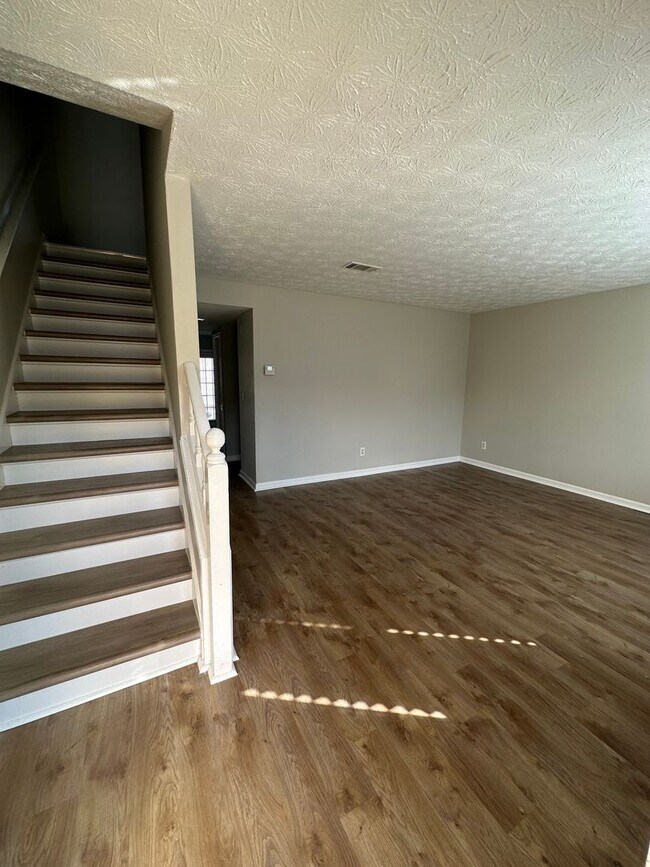Building Photo - 2 bed 2.5 bath in Stockbridge! ***Get 50% Off Your First Month!***