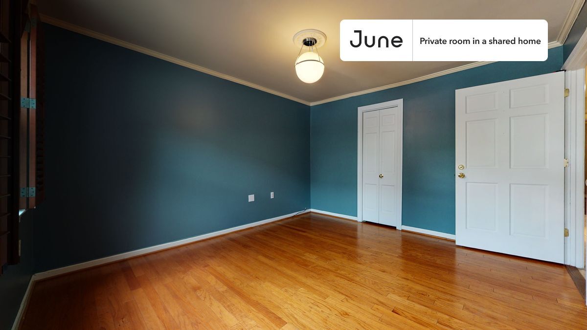 Building Photo - Room in Shared 7 bed/4 bath home in Southwest Waterfront