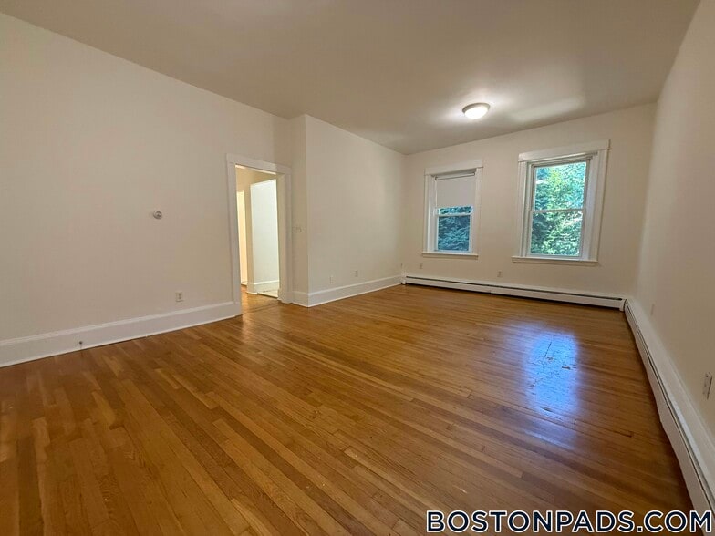 Building Photo - 17 Fairbanks St