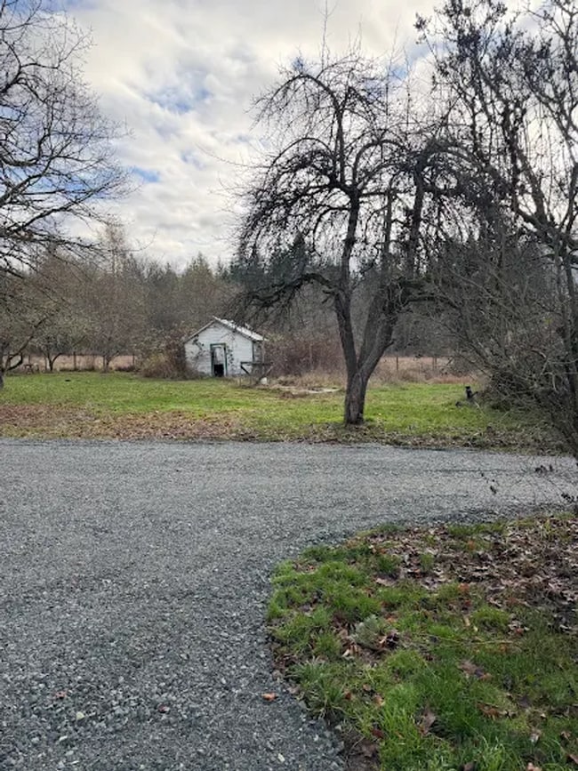 Building Photo - Spacious, clean, updated home ready now! $400 Off First Month´s Full Rent