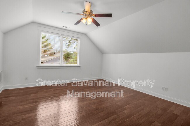 Building Photo - 419 E 54th St