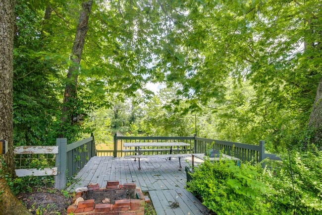 Building Photo - 8182 Riverview Dr