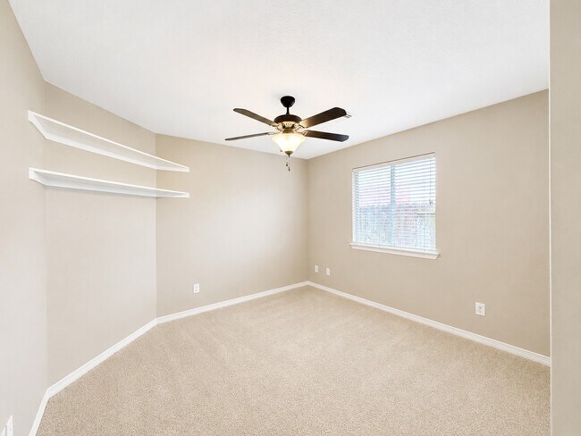 Building Photo - 1823 Strongs Ct