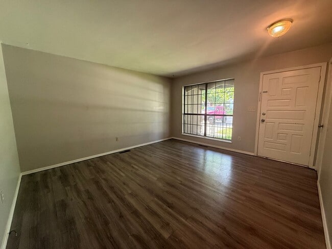 Building Photo - Location! Location! This super cute 3 bedroom 2 full bathroom 2 car garage home with a bonus Room...