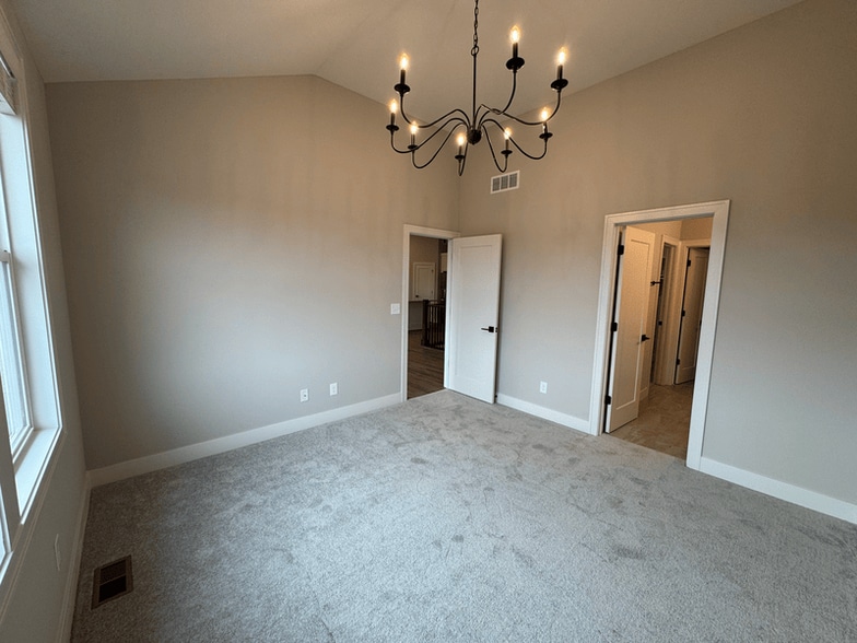 Building Photo - 1420 SW Winthrop Dr