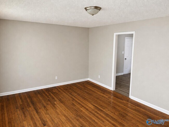 Building Photo - 2607 Bonnieview Dr NW
