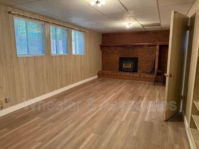Building Photo - 1597 Navajo Dr