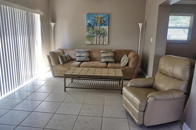 Building Photo - 2173 W Vina Del Mar Blvd