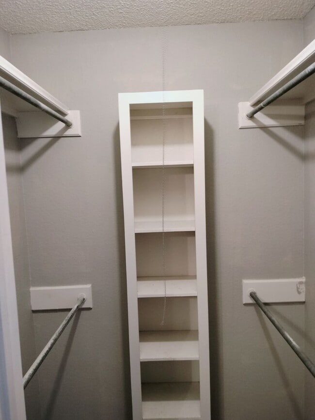 Building Photo - 3/2/2 or 2 Bedroom with an Office