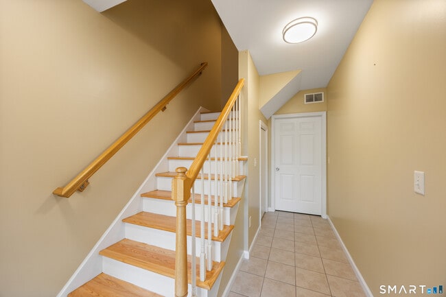 Building Photo - 32 Songbird Ln