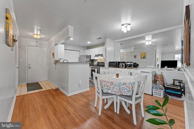 Building Photo - 8099 Lacy Dr