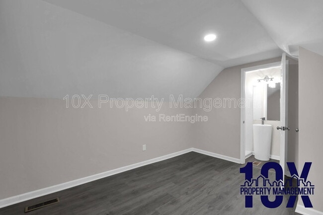 Building Photo - 2453 McGuffey Rd