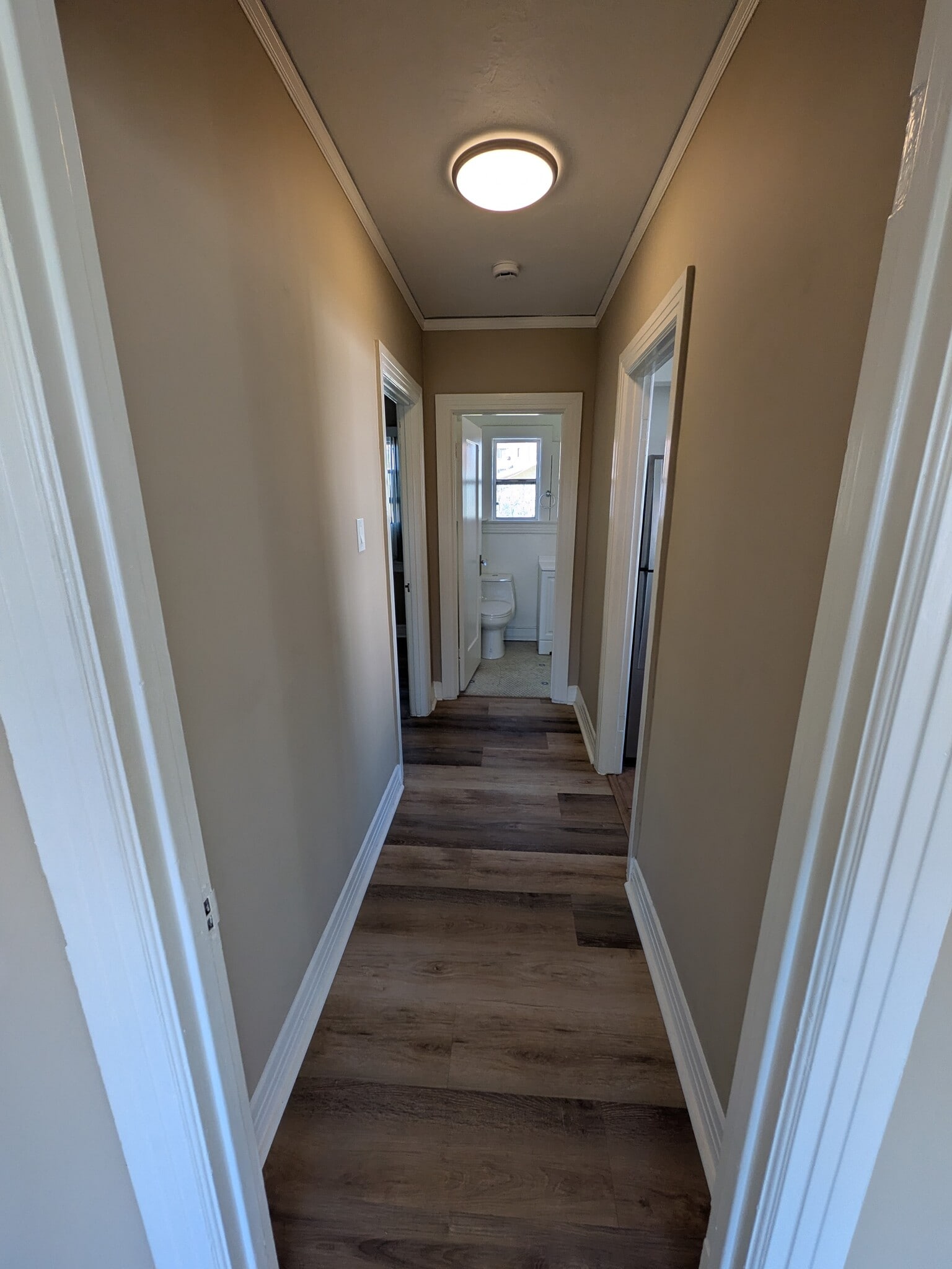 Building Photo - 1055 N Ardmore Ave