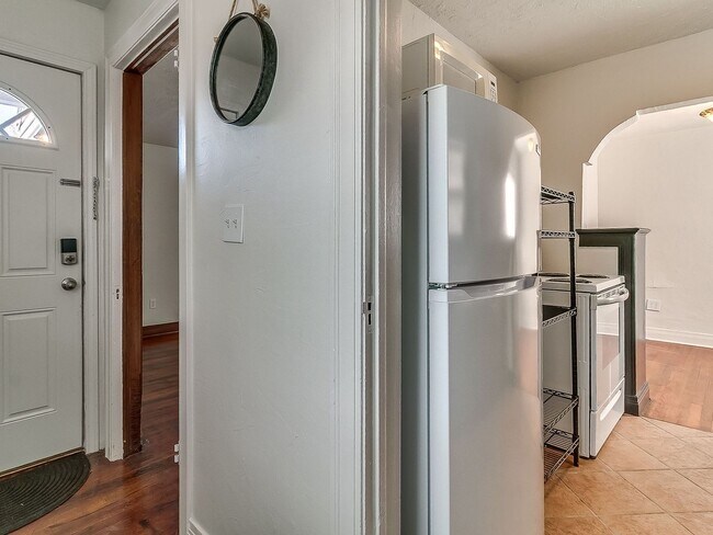 Building Photo - Charming 1 bed | 1 bath in great location