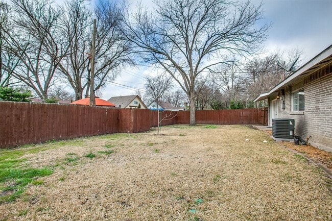 Building Photo - 811 Brentwood Ln