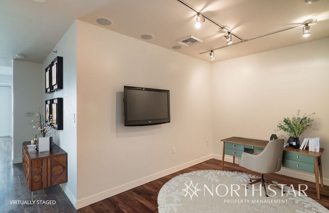 Building Photo - Pearl District Living on the Willamette River