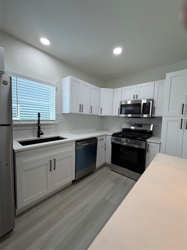Building Photo - 2814 Truxillo St