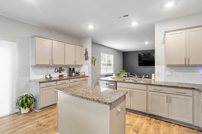 Building Photo - 68 Black Crk Dr