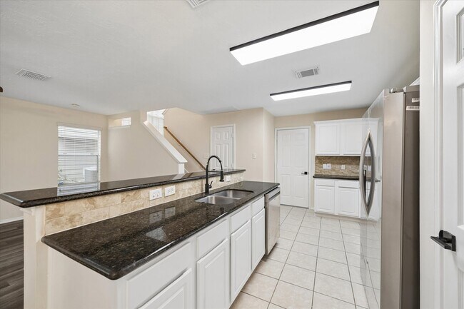 Building Photo - 7 Wineberry Pl
