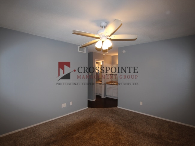 Building Photo - Tour Today: Downstairs 1 Bed 1 Bath Apartment!