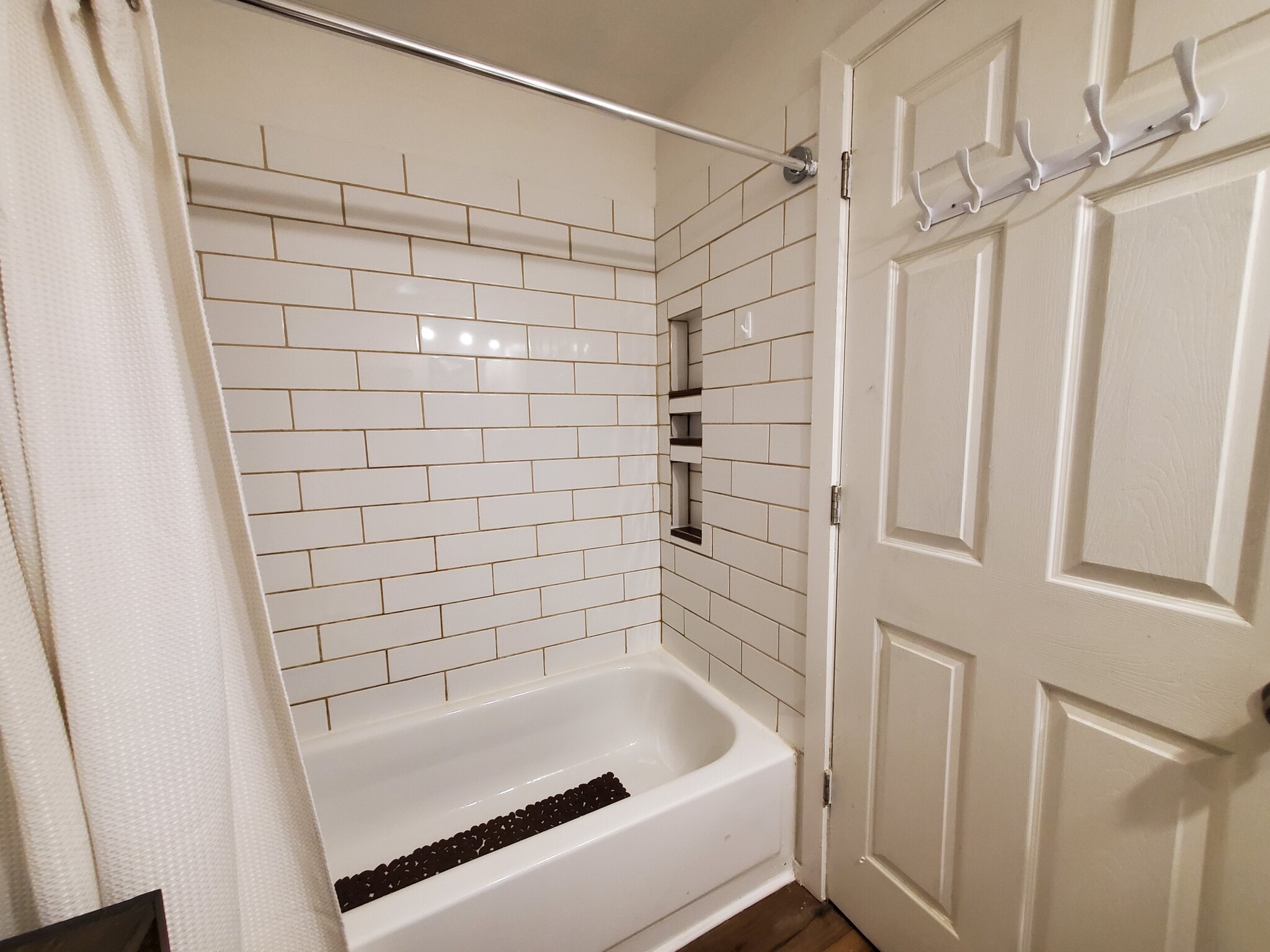 subway tile, high shower head, built-in niche - 310 S 174th Pl