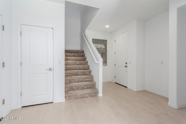 Building Photo - 14643 W Sand Hills Rd