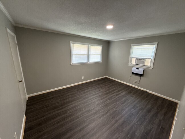 Building Photo - 401 Kern St