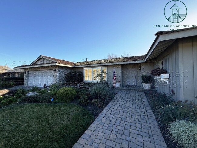 Building Photo - Spacious Single Level Ranch Style Home in ...