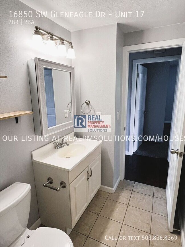 Building Photo - 16850 SW Gleneagle Dr