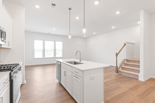 Building Photo - 302 Silver Fleet Dr