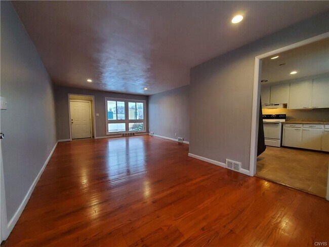 Building Photo - 1125 Salt Springs Rd