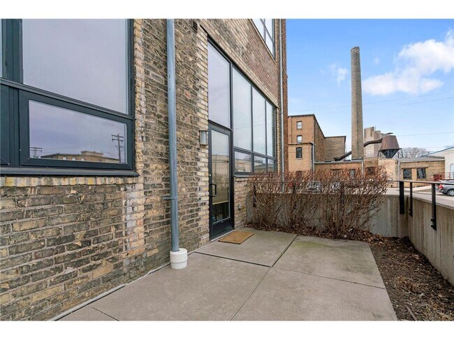 Building Photo - 1701 NE Madison St