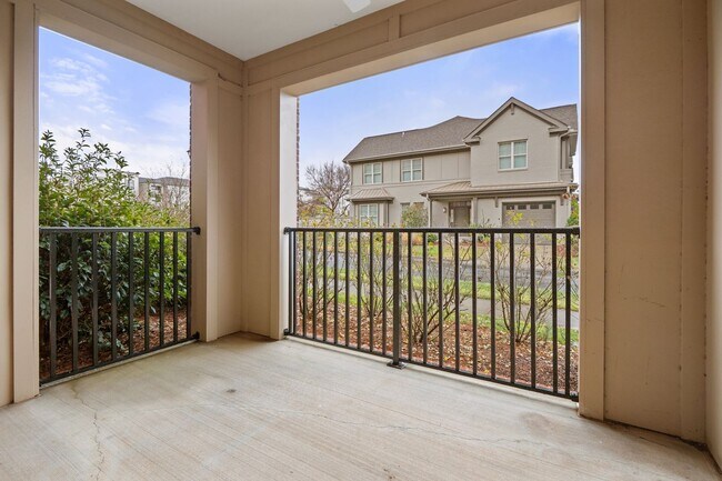 Building Photo - Luxurious 2BR Condo with Fantastic Upgrades!  Pet friendly!