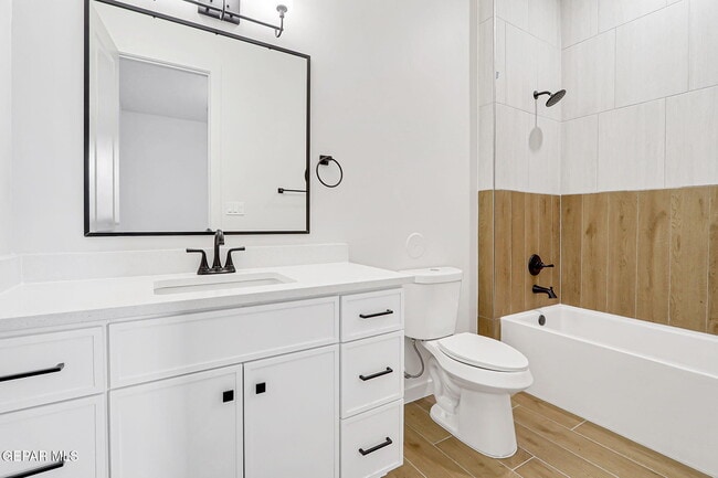 Building Photo - 832 Eltham Dr