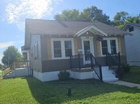 Building Photo - 719 S Market St