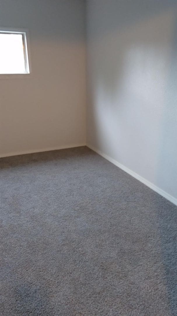 Building Photo - Quaint 1 Bedroom With Yard