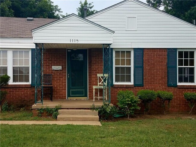Building Photo - 1115 N Redbud Dr
