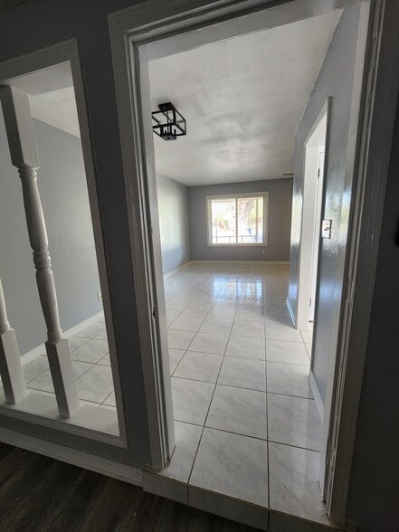 Building Photo - 304 Staunton St