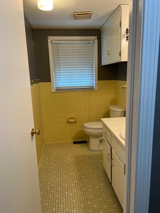 Building Photo - 217 Peony Ln