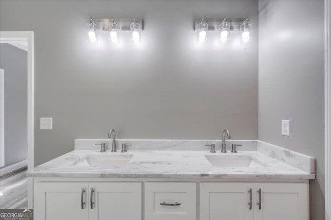 Building Photo - 110 Ryan St