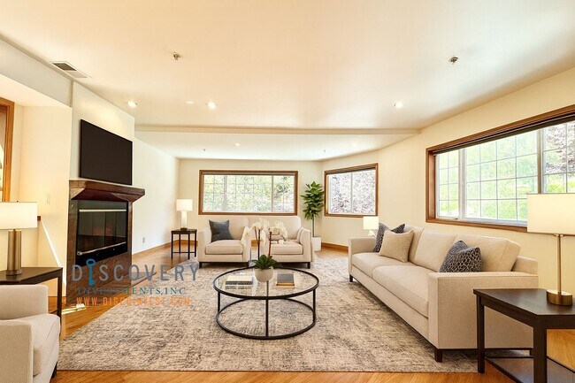 Building Photo - Contemporary Upper Broadway Terrace Four B...