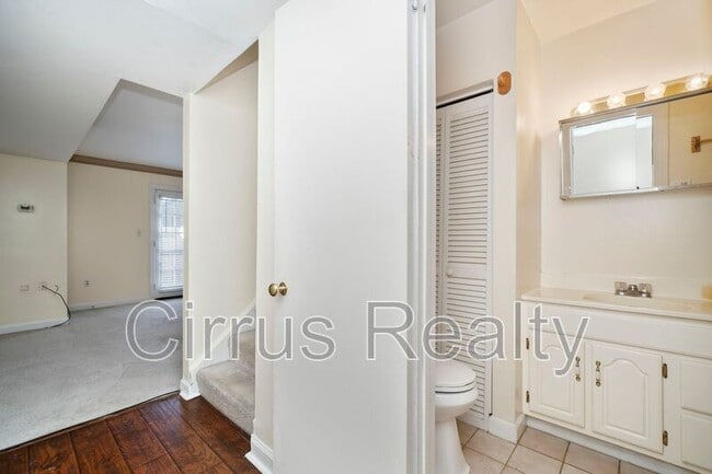 Building Photo - 9 Towne Square Dr